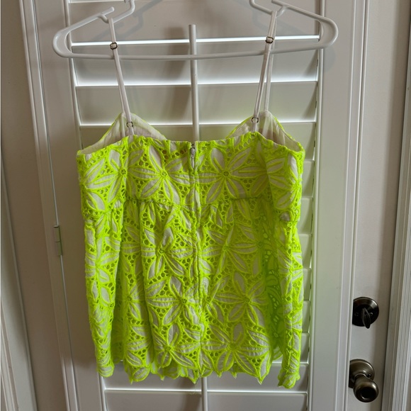 Lilly Pulitzer Mellie Eyelet Top, Size 2 💖 - Picture 3 of 4